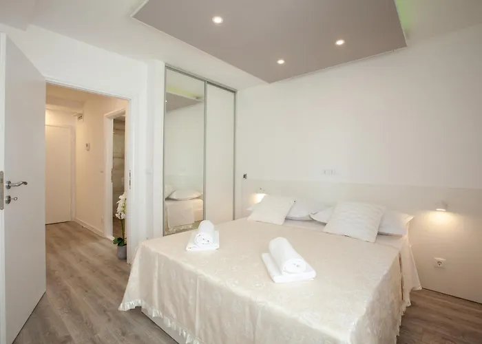 Bella Figura I * Makarska